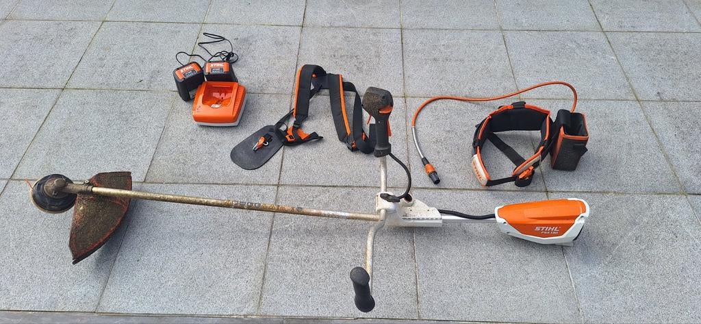 Débroussailleuse Stihl FSA130 avec batteries, chargeur,..., Jardin & Terrasse, Enlèvement, Utilisé, Batterie, Stihl