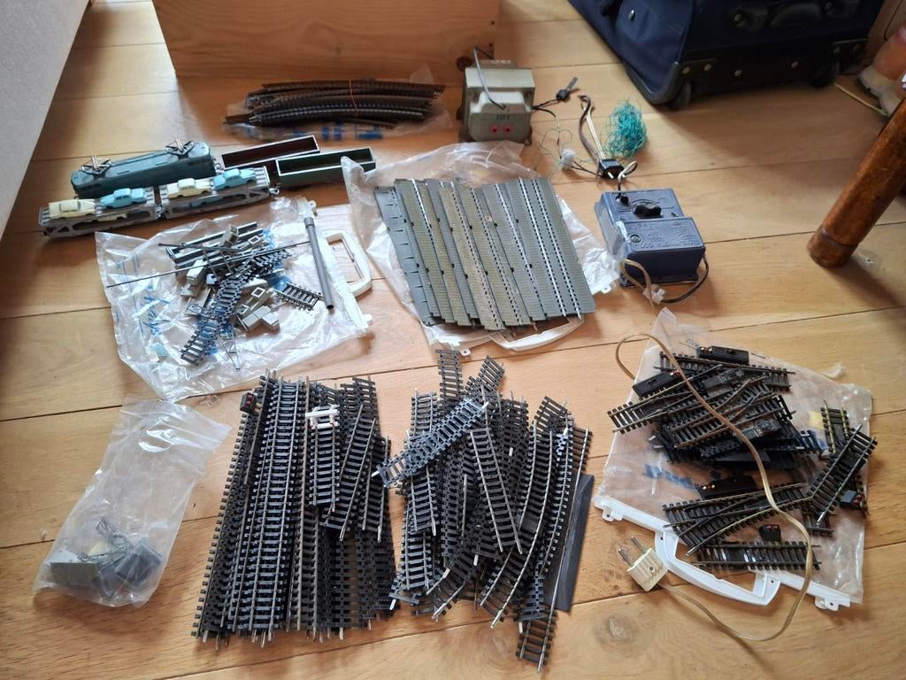 Vieux train miniature, pour pièces ou collectionneurs