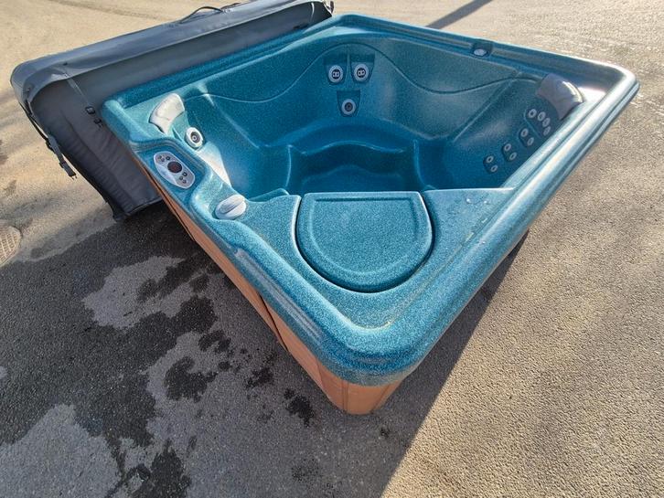 Cleopatra Amerikaanse jacuzzi duur merk onder de spas ‼️, Jardin & Terrasse, Bains à remous et Spas, Enlèvement ou Envoi