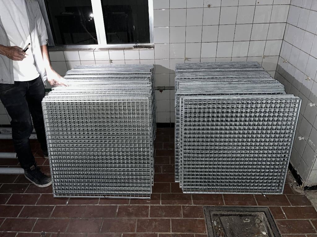 grilles en acier galvanisé STACO, 800x800/H30 (33x33), Bricolage & Construction, Métaux, Comme neuf, Fer, Enlèvement