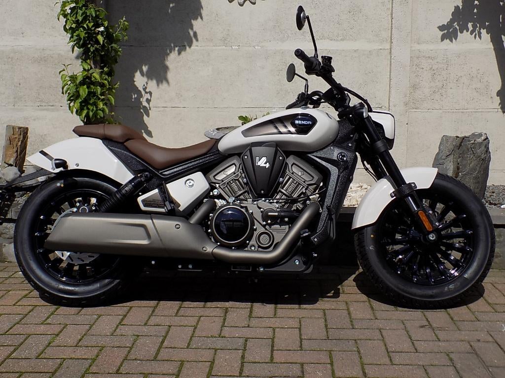 Benda Darkflag 500 V4 commander chopper cruiser, Motos, Motos | Marques Autre, Entreprise, Chopper, plus de 35 kW, 2 cylindres