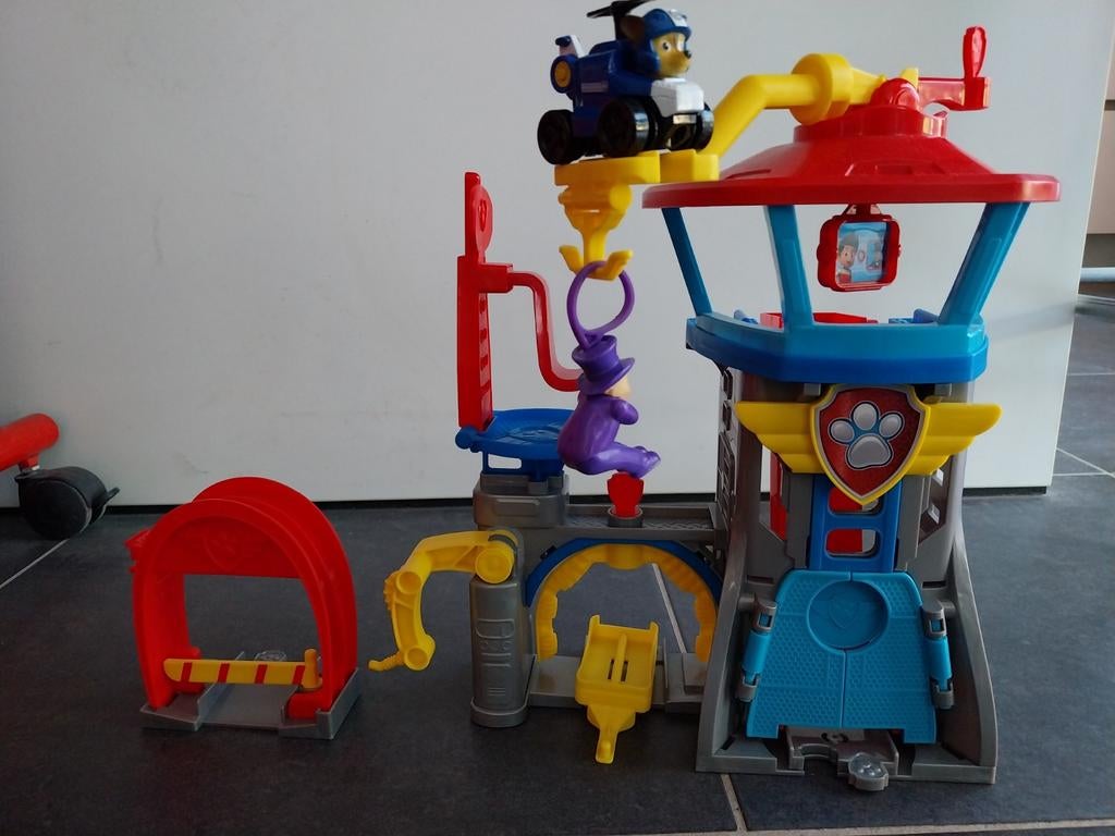 Paw Patrol air resque adventure bay airport, Ophalen