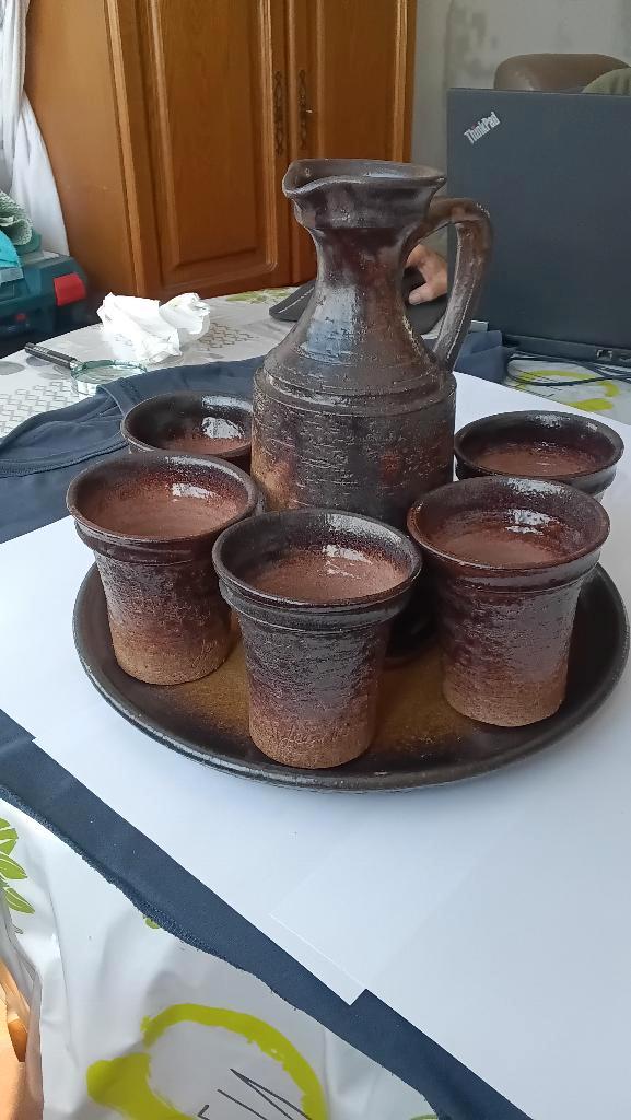 Keramische drankenset ontworpen door Jean Marais, Antiek en Kunst, Antiek | Keramiek en Aardewerk, Ophalen of Verzenden