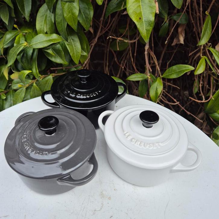 Le Creuset, mini-pots, 3 en céramique, 10 cm, Maison & Meubles, Cuisine | Casseroles & Poêles, Enlèvement ou Envoi