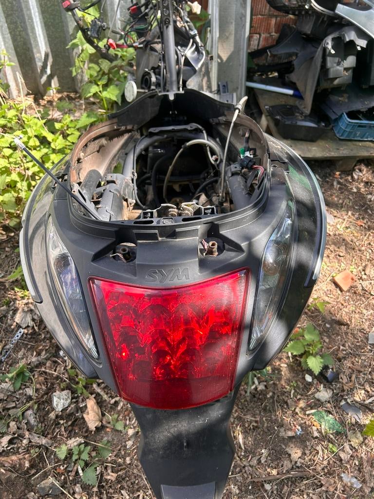 Pièces détachées Sym GTS 125cc - cadre avec papiers   pièces, Enlèvement ou Envoi, Utilisé, Carburateur