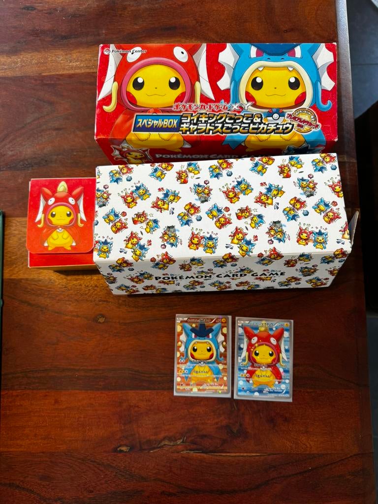 Officiële kaarten van Pikachu poncho 150xy-p en 151xy-p, Ophalen, Zo goed als nieuw