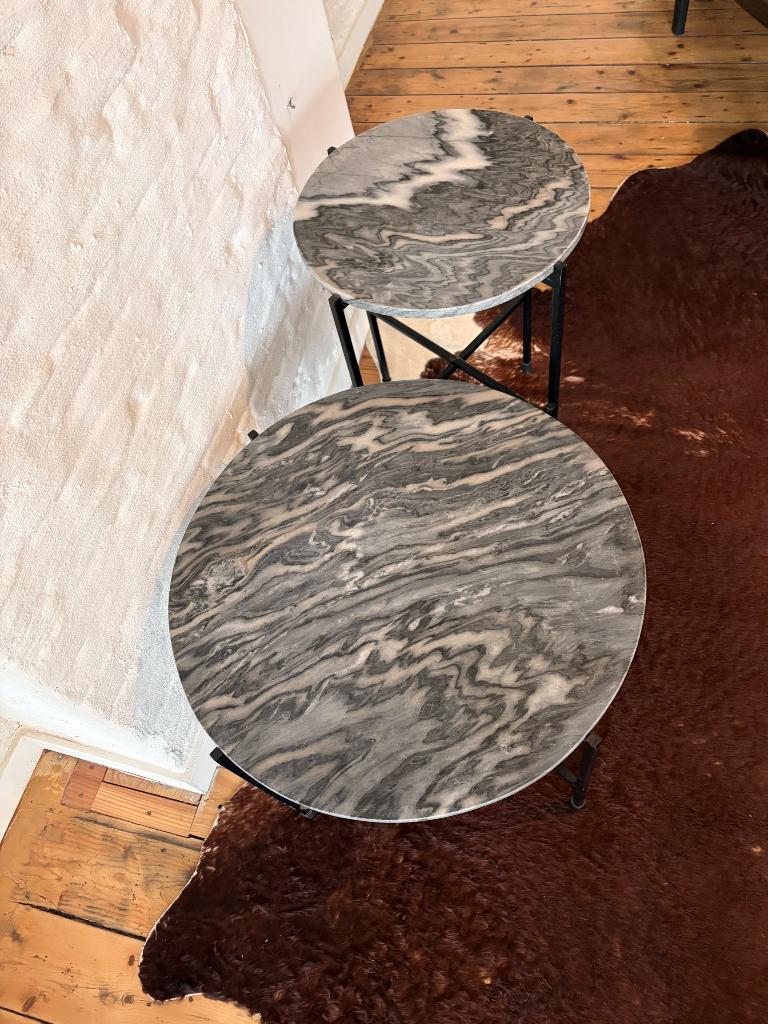 Bijzettafels marmer blad, Huis en Inrichting, Overige materialen, Minder dan 55 cm, Rond, Zo goed als nieuw