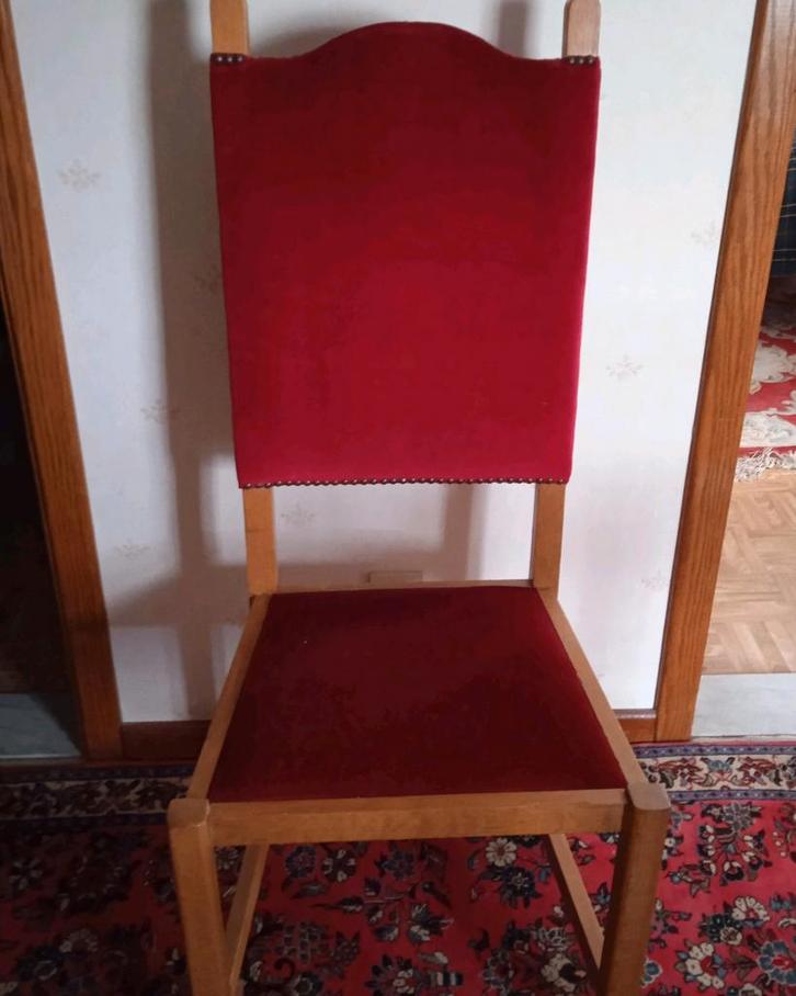 6 klassieke eiken stoelen met rood fluweel, 10  euro/stoel, Antiek en Kunst, Antiek | Meubels | Stoelen en Sofa's, Ophalen