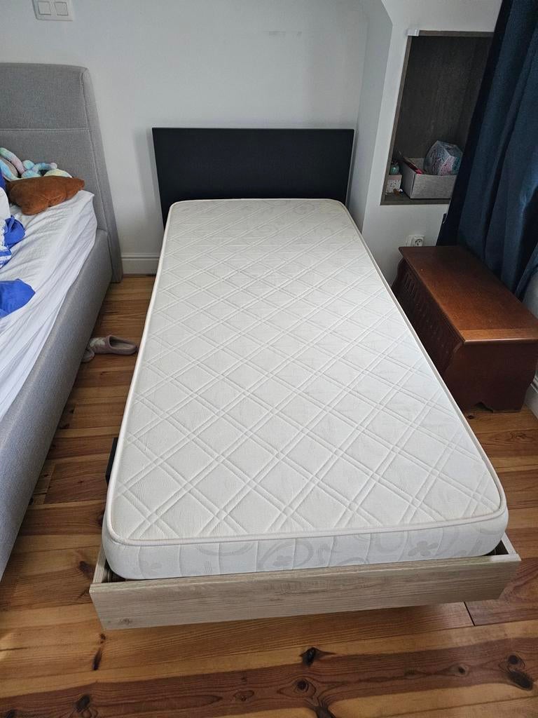 Eenpersoonsbed met matras, Huis en Inrichting, Slaapkamer | Complete slaapkamers, Ophalen