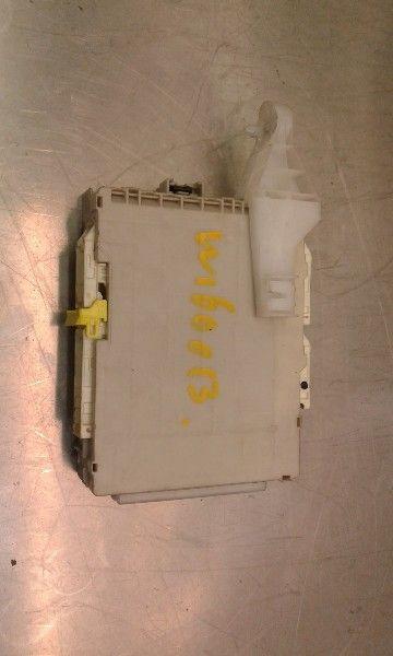 BOITIER FUSIBLES Toyota Auris (E15) (|8922112481|50115055|), Utilisé, Toyota