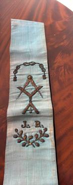 Ancienne Echarpe maçonnique, Enlèvement