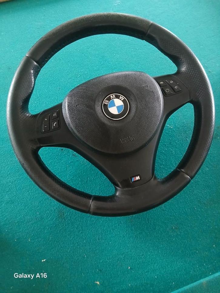 Volant pack M bmw série e81 e82 e84 e87 e88 e90 e91 e92 e93, Autos : Pièces & Accessoires, Commande, BMW, Enlèvement