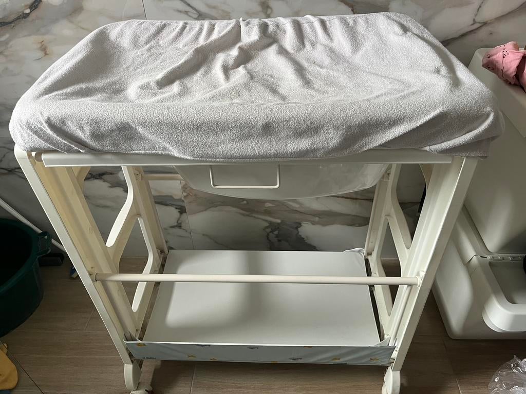 Table a langer et baignoire, Enlèvement, Comme neuf, Baignoire