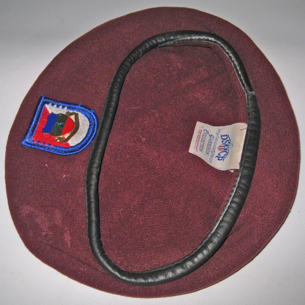 82ND AIRBORNE BARET 4/73 CAVALRY US ARMY PARA, Verzamelen, Verzenden, Landmacht, Helm of Baret
