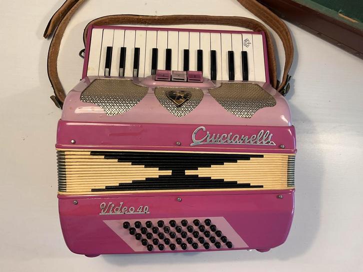 Accordéon Crucianelli 'Video 40', Musique & Instruments, Accordéons, Utilisé, Accordéon à touches, Avec valise, Avec bretelles