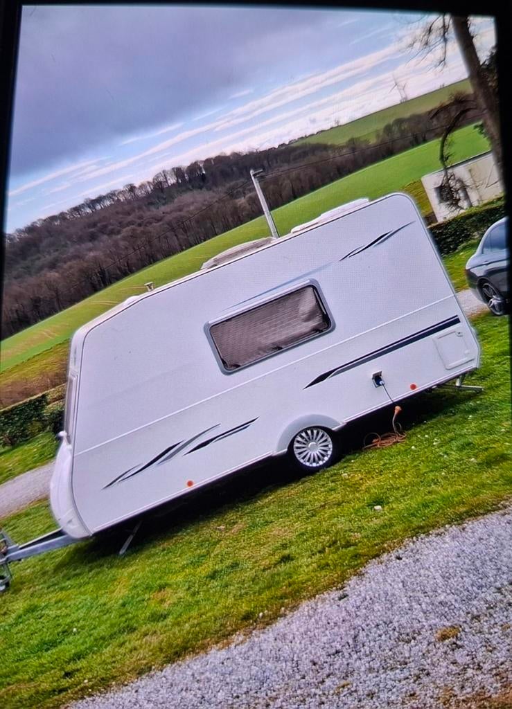 Caravelair 400, Caravans en Kamperen, Caravans, Particulier, tot en met 4, 750 - 1000 kg, Caravelair, 2 aparte bedden, Dwarsbed