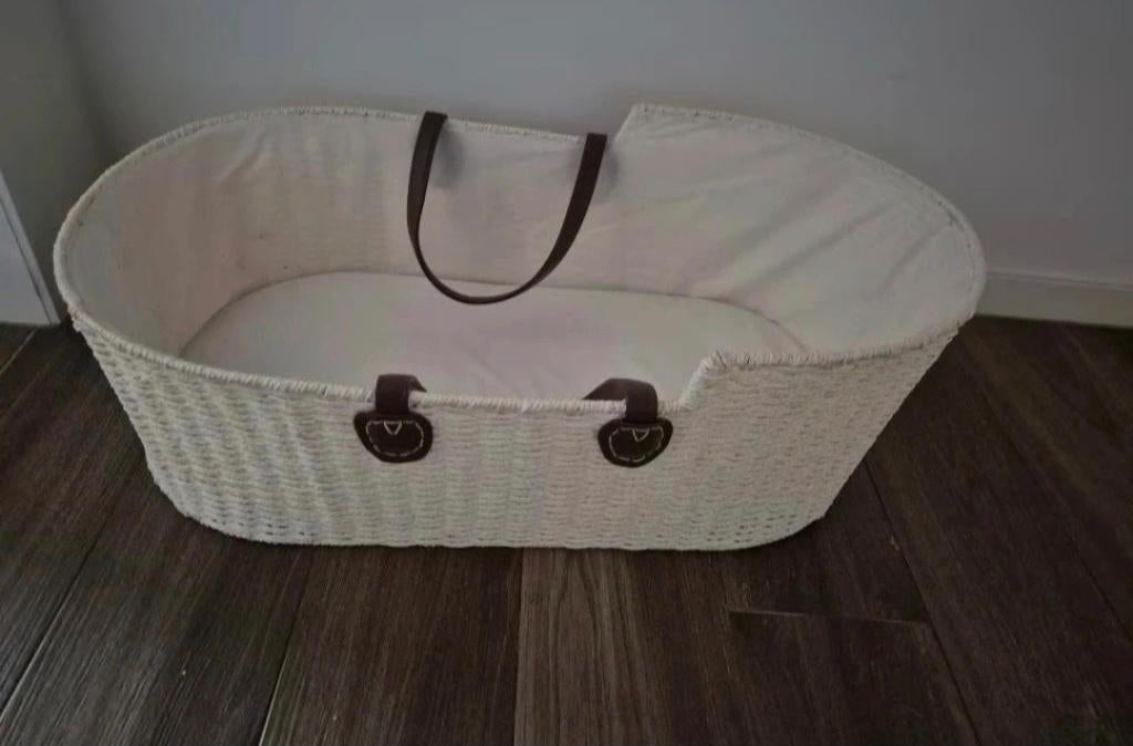 rieten babymand, Enlèvement