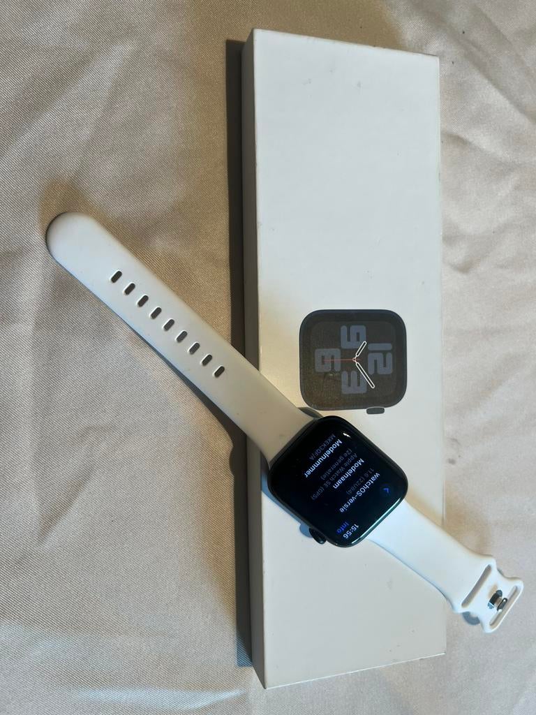 Apple watch SE 2 (44mm //2024), Handtassen en Accessoires, Smartwatches, Ophalen of Verzenden, Zo goed als nieuw