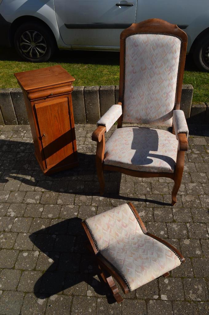 Louis philippe Voltaire, table de chevet et pose pieds, Antiquités & Art, Antiquités | Meubles | Chaises & Canapés, Enlèvement