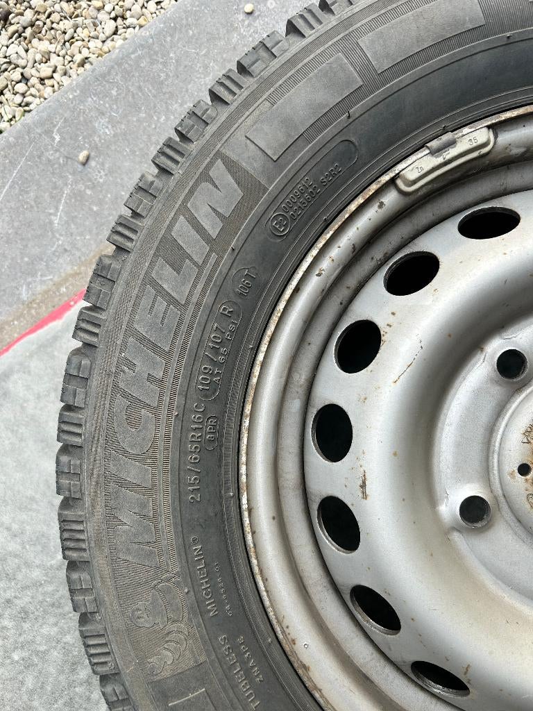 WINTERBANDEN OP VELGEN 215/65/R16 106 T FORD CUSTOM, Auto-onderdelen, Banden en Velgen, Ophalen, 16 inch, Banden en Velgen, Winterbanden