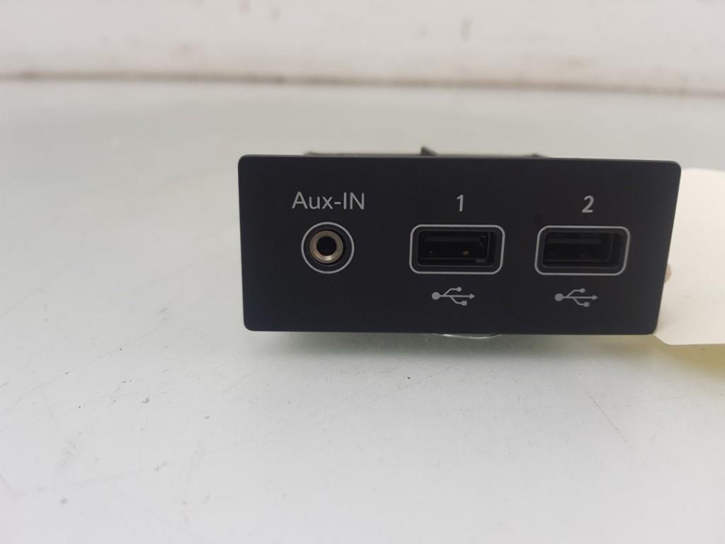 AUX/USB POORT Renault Clio V (RJAB) (|280231553R|), Auto-onderdelen, Overige Auto-onderdelen, Renault, Gebruikt