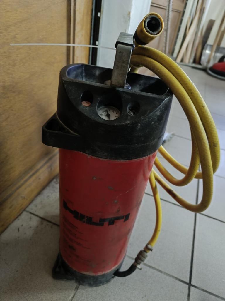 Réservoir d'eau sous pression hilti, Bricolage & Construction, Enlèvement