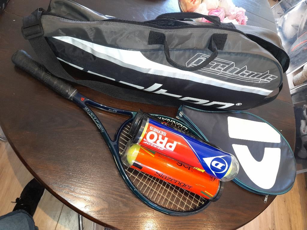 Tennis raket in hoes met tennisballen, Sports & Fitness, Tennis, Enlèvement, Balles