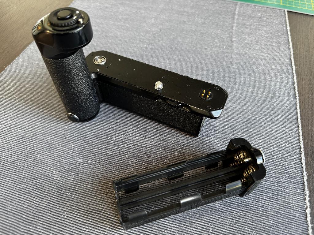 Moteur Nikon MD-12 — pour FM/FM2/FE/FE2, TV, Hi-fi & Vidéo, Appareils photo analogiques, Enlèvement ou Envoi, Comme neuf, Reflex miroir