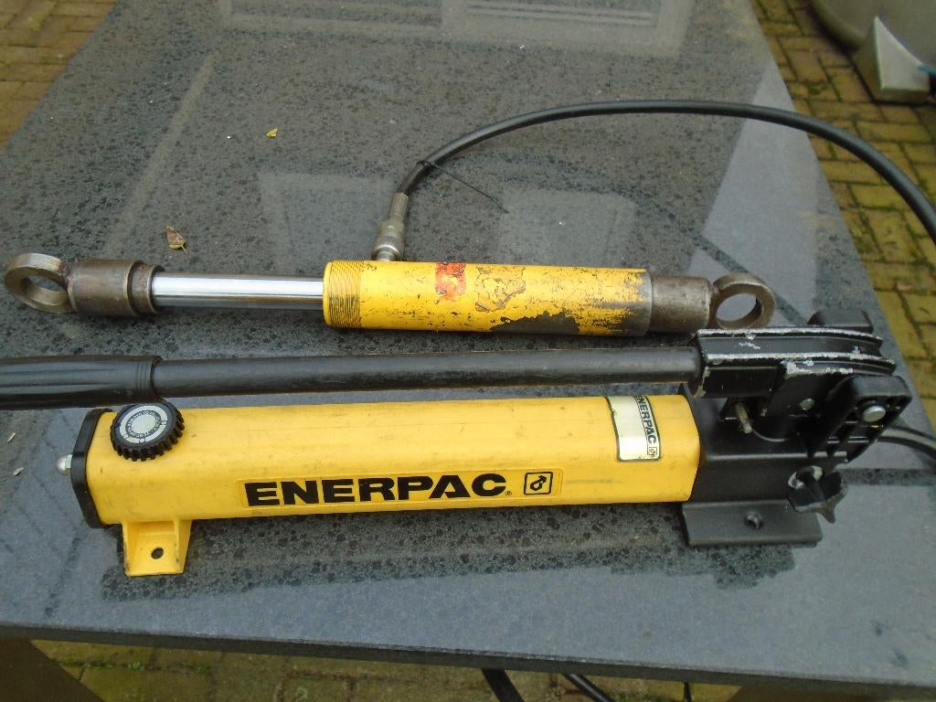 Werkplaatspers, pers, hydrauliek cilinder en pomp. Enerpac, Ophalen, Gebruikt