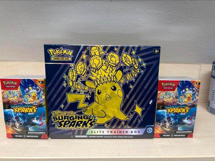 Pokémon Surging sparks - Elite trainer box / Booster bundle, Hobby en Vrije tijd, Verzamelkaartspellen | Pokémon, Nieuw, Boosterbox