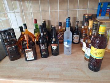 Lot de bouteilles d alcool nouvel scelle  beschikbaar voor biedingen