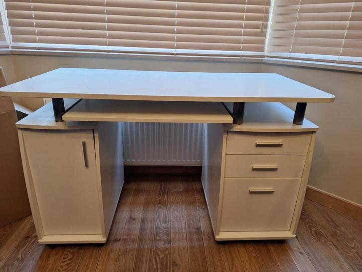 Piranha EMPEROR Computerbureau - Wit Houtnerf - 3 Laden, Huis en Inrichting, Kasten | Computermeubels, Zo goed als nieuw, 70 tot 120 cm