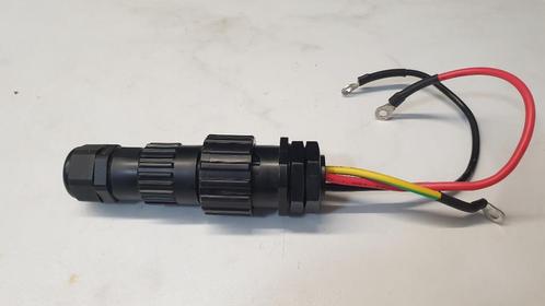 jw1304: zeer degelijke 220V aansluiting voor solar omvormer, Hobby en Vrije tijd, Elektronica-componenten, Zo goed als nieuw, Ophalen of Verzenden