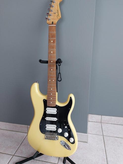 Fender Player Stratocaster HSH buttercream, Muziek en Instrumenten, Snaarinstrumenten | Gitaren | Elektrisch, Zo goed als nieuw