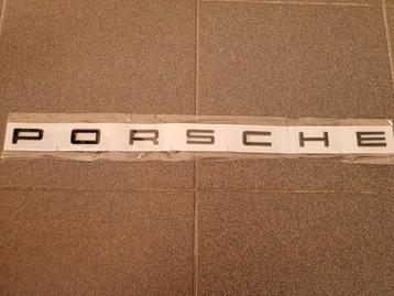 Porsche koffer logos > glans zwart

 beschikbaar voor biedingen
