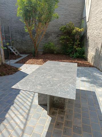 Granieten tuintafel 2m x 1m beschikbaar voor biedingen