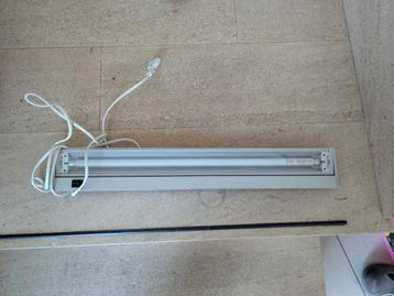 Lamp onder kast, keuken of andere beschikbaar voor biedingen