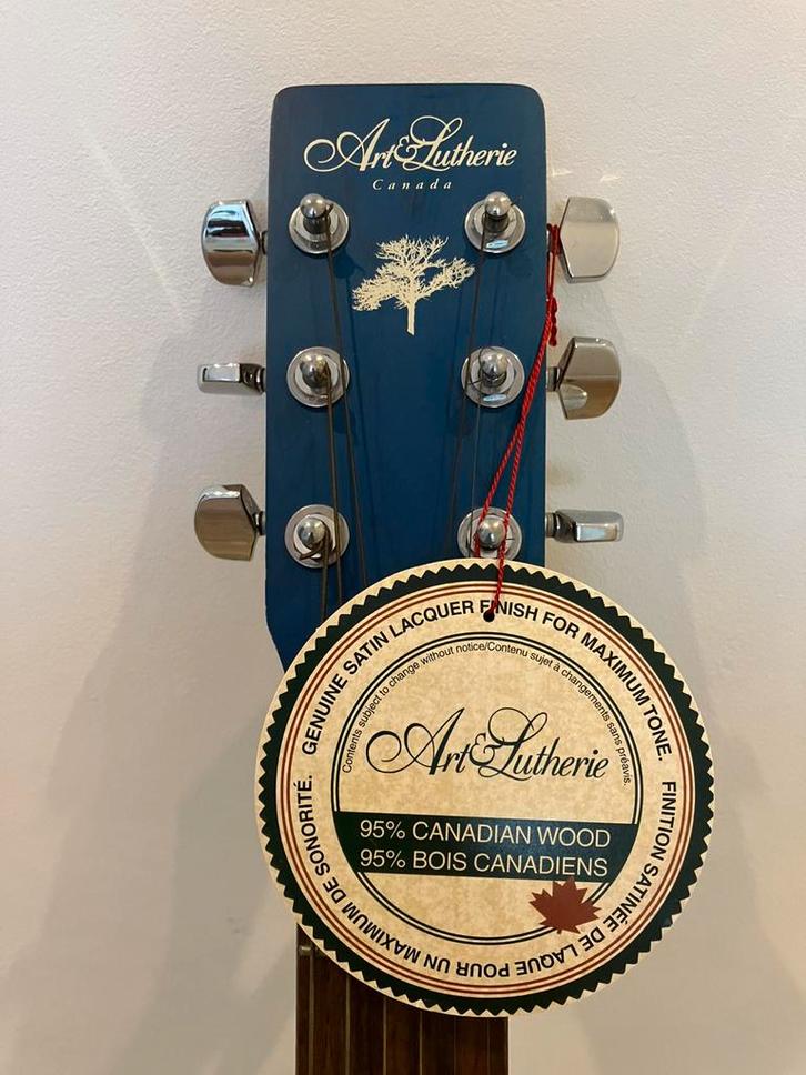 Art&Lutherie Folk Cedar Gitaar, Muziek en Instrumenten, Snaarinstrumenten | Gitaren | Akoestisch, Zo goed als nieuw, Ophalen