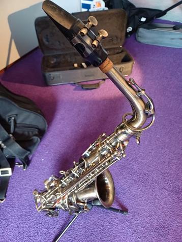 Altsaxofoon Aurora Mat gelakt met gravure.  beschikbaar voor biedingen