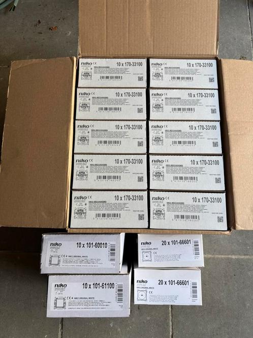 Niko 100 stopcontacten 170-33100 manetten, schakelaars, druk, Doe-het-zelf en Bouw, Elektriciteit en Kabels, Schakelaar, Ophalen