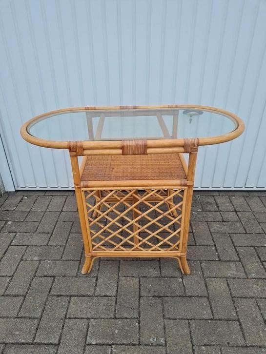 Prachtig rotan tafeltje, Huis en Inrichting, Tafels | Bijzettafels, Gebruikt, Ovaal, 60 cm of meer, 75 cm of meer, Glas, Ophalen