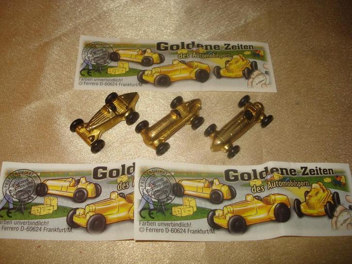 KINDER Série Complète 3 Anciennes Voitures de Course Métal, Verzamelen, Verrassingseieren, Zo goed als nieuw, Overige typen, Ophalen of Verzenden