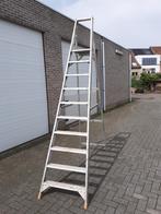 Professionele trapladder in aluminium, Gebruikt, Ophalen of Verzenden