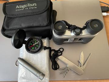 Reistasje met benodigdheden beschikbaar voor biedingen