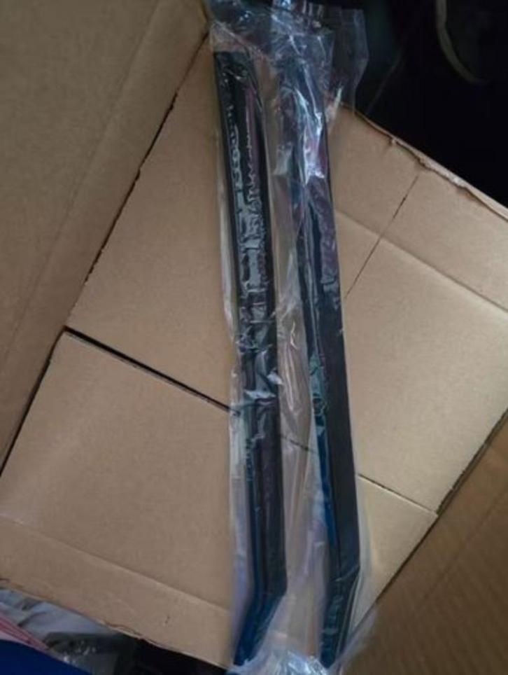 Joint de fenêtre en forme de quart pour Celica Coupe, Autos : Pièces & Accessoires, Carrosserie & Tôlerie, Toyota, Avant, Gauche