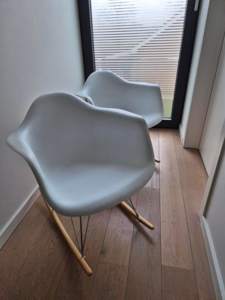 Ensemble de 2 répliques du fauteuil à bascule Vitra Eames RA, Maison & Meubles, Chaises, Comme neuf, Deux, Bois, Synthétique, Métal