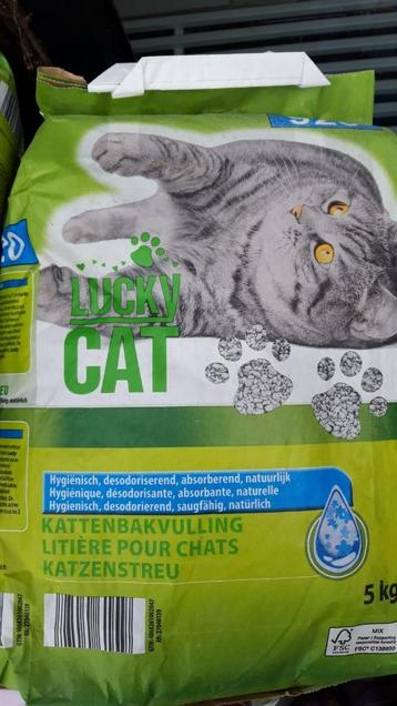 Kattenzand zakken van 5 kg voor 1 euro beschikbaar voor biedingen