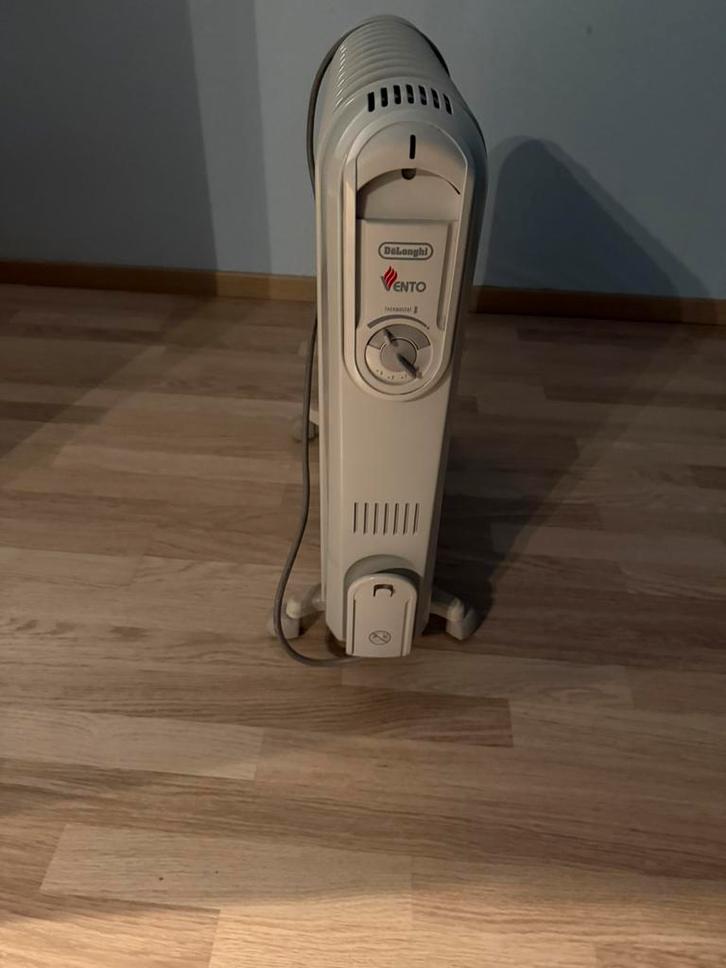 een oliegevulde radiator, Huis en Inrichting, Kachels, Gebruikt, Vrijstaand, Oliekachel, Elektrisch, Ophalen