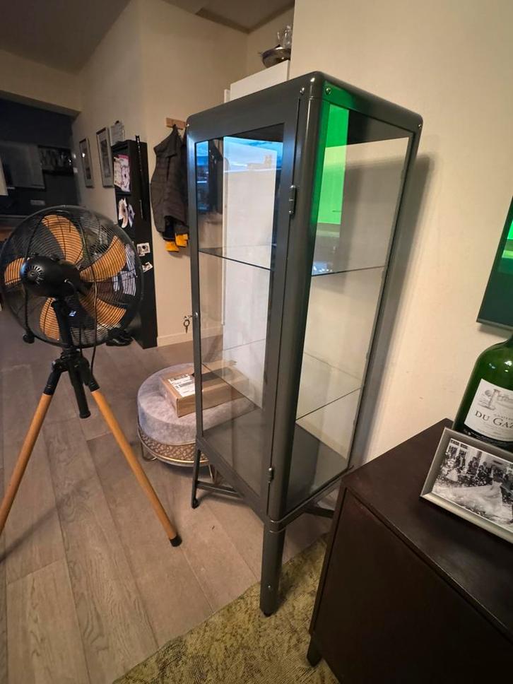 Ikea Fabrikör Vitrine to sell, Huis en Inrichting, Kasten | Vitrinekasten, Ophalen