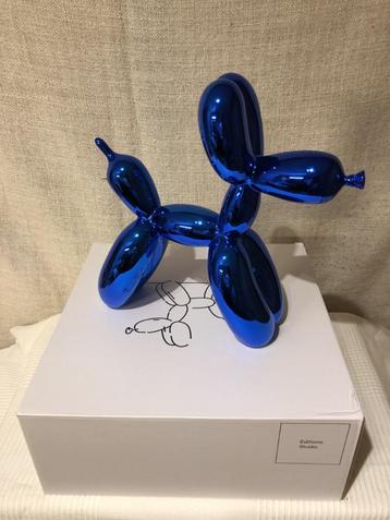 Jeff Koons - Blue Balloon Dog (objet étrange)